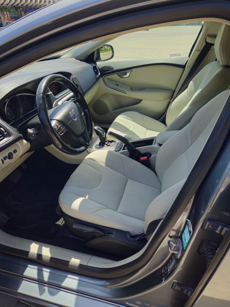 Volvo v40 2014г.