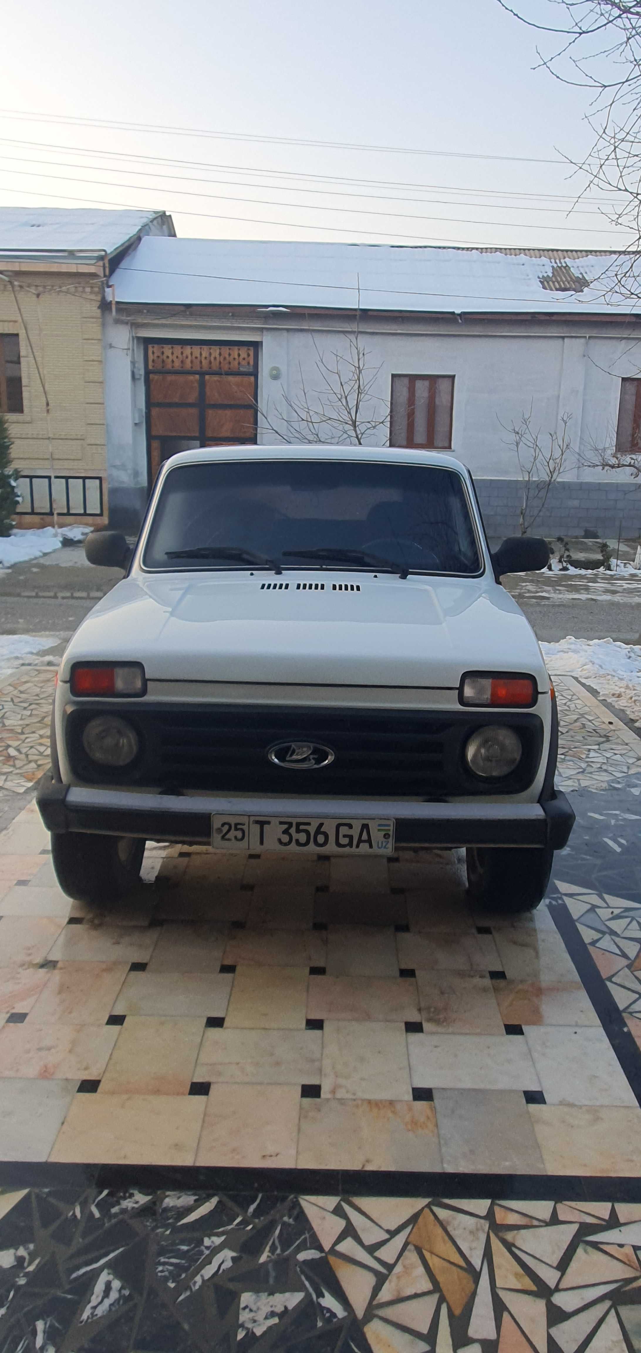 Lada Niva 4x4.               .