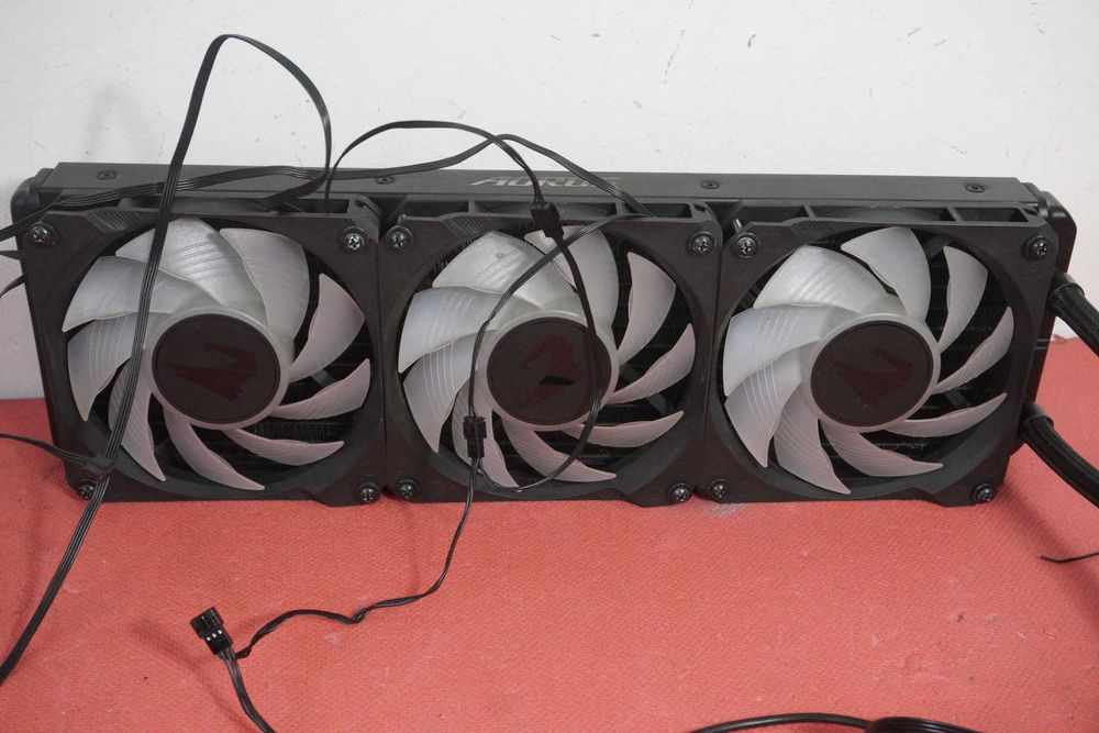 Неработещо! Водно охлаждане AIO 360mm Gigabyte Aorus 3 Fans/ Вкл.ДДС