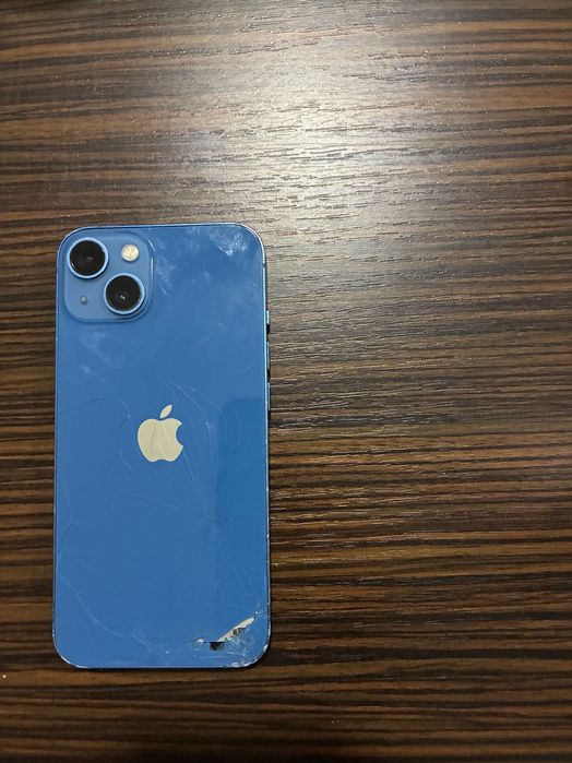 Vând iPhone 13 / 128 GB / Albastru.