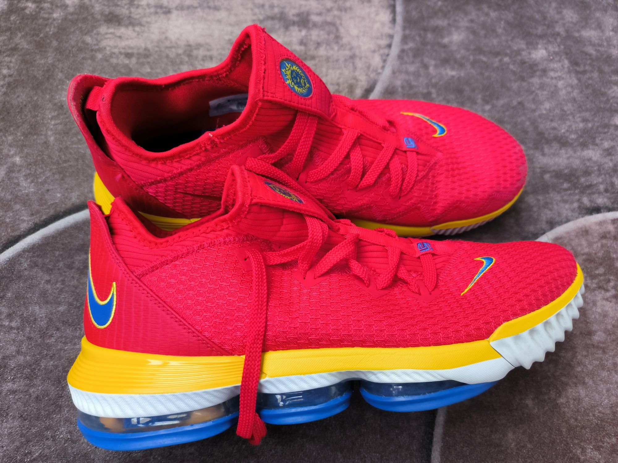 NIKE LEBRON номер 45,5