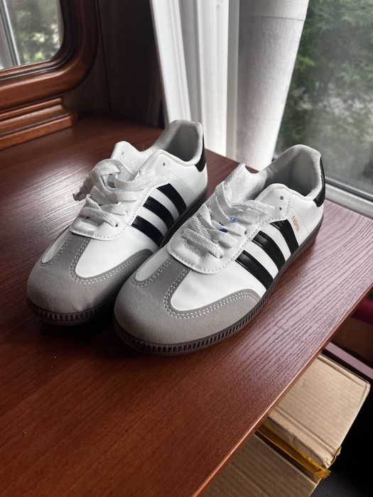 Кроссовик адидас новые абсолютно 39 размерх