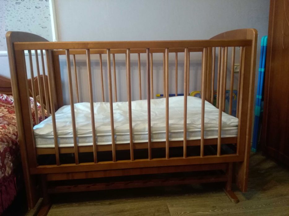 Продам манеж с матрасом