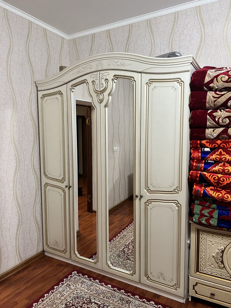 Продается спальный гарнитур срочно