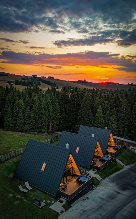 3 Casute/Cabane A-frame de inchiriat cu ciubar-jacuzzi, Paltinis