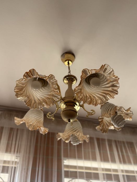 Люстра сатамын.