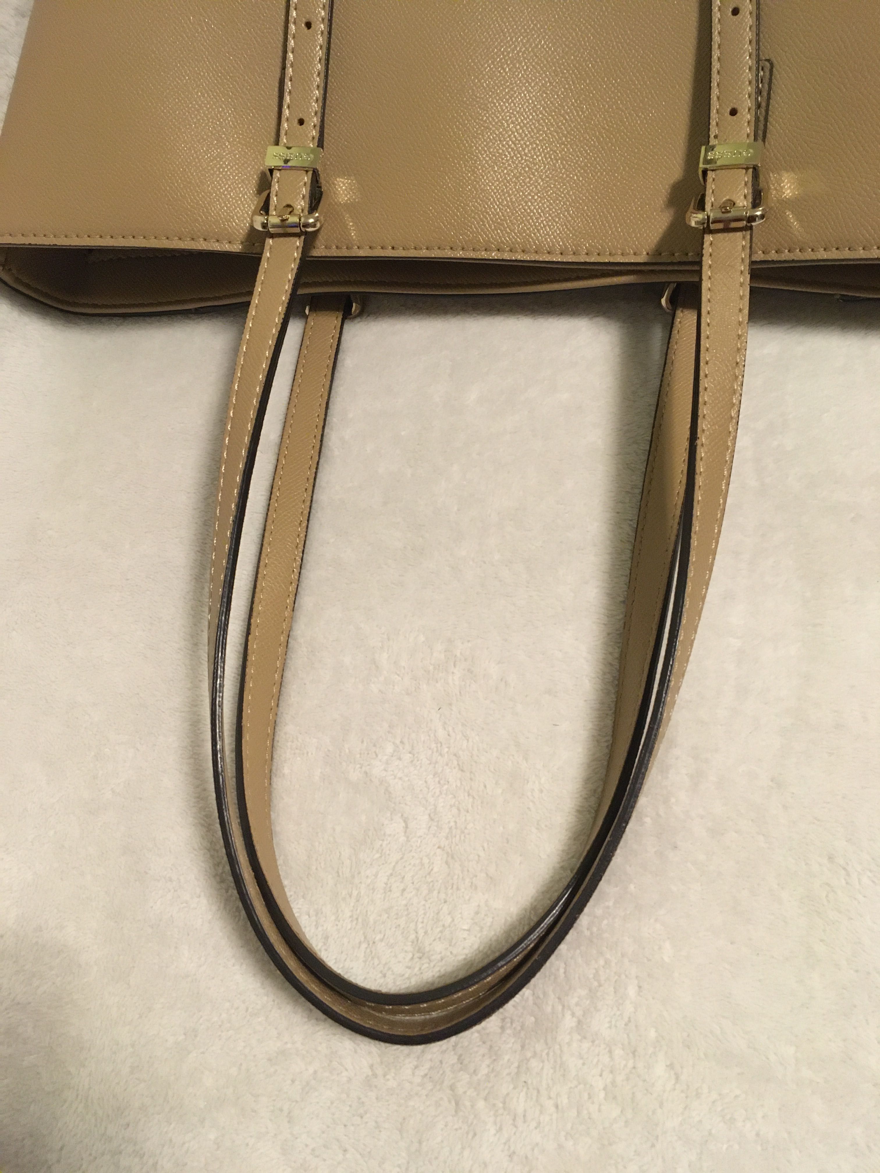 Оригинална дамска бежова чанта Guess