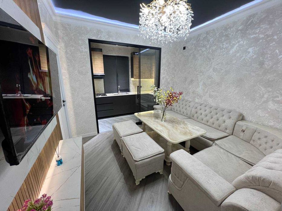 Стильная 3-комнатная студия в новостройке с дизайнерским ремонтом