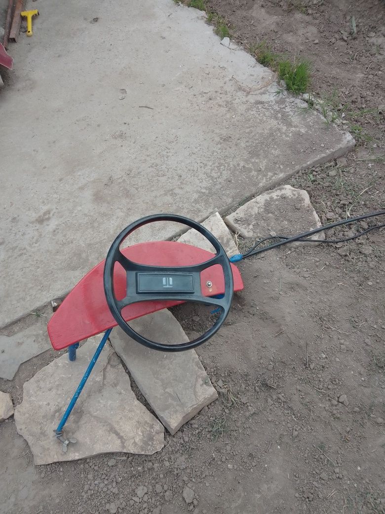 Bărcuță de pescuit cu motor