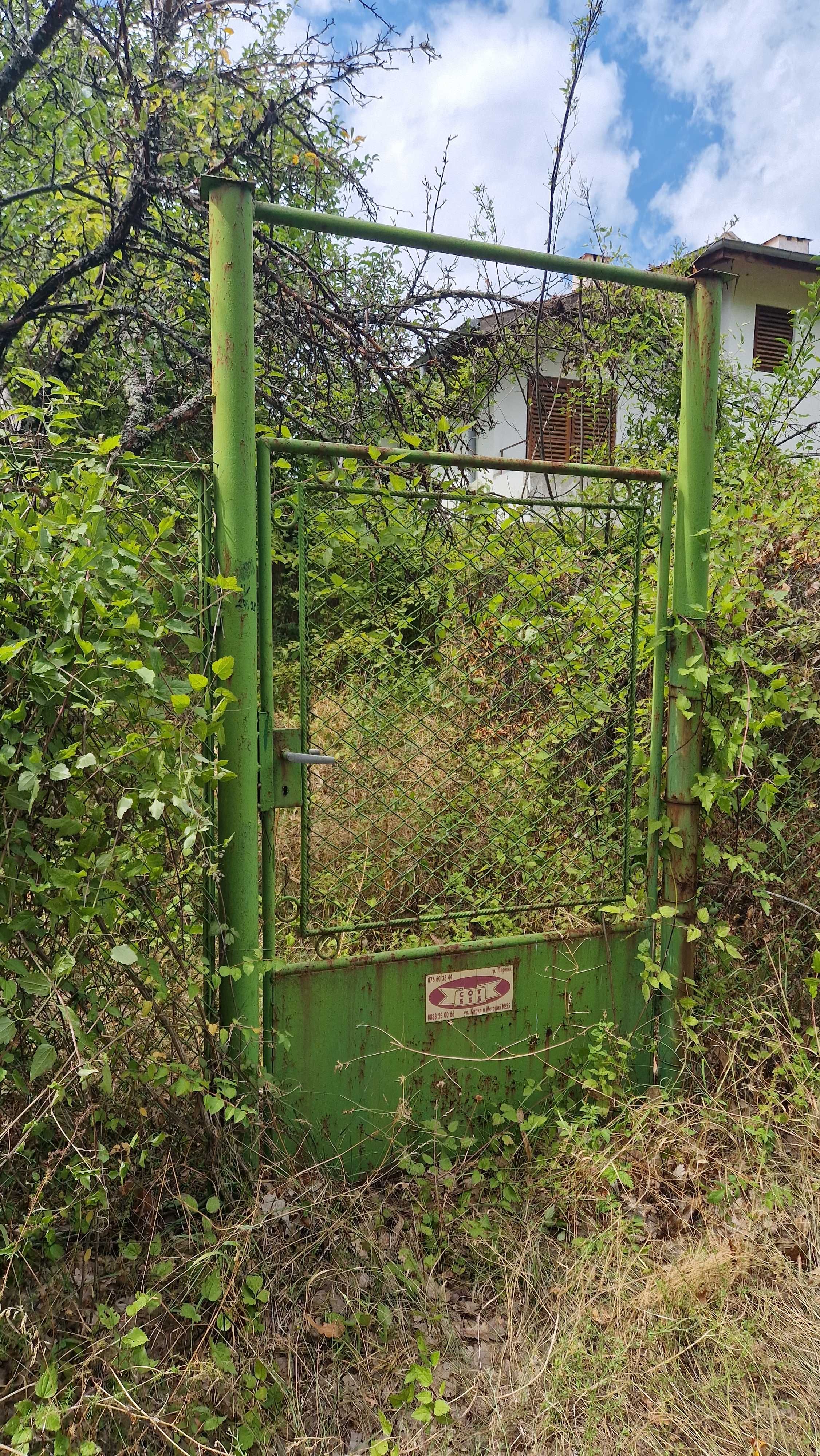къща в село Планиница (област Перник)