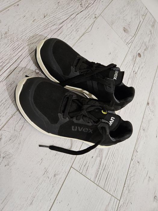 Papuci Uvex nr 36