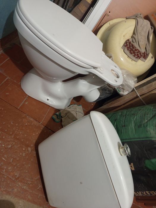 Продам унитаз б/у .