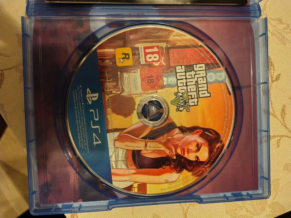 Продавам Grand Theft Auto 5