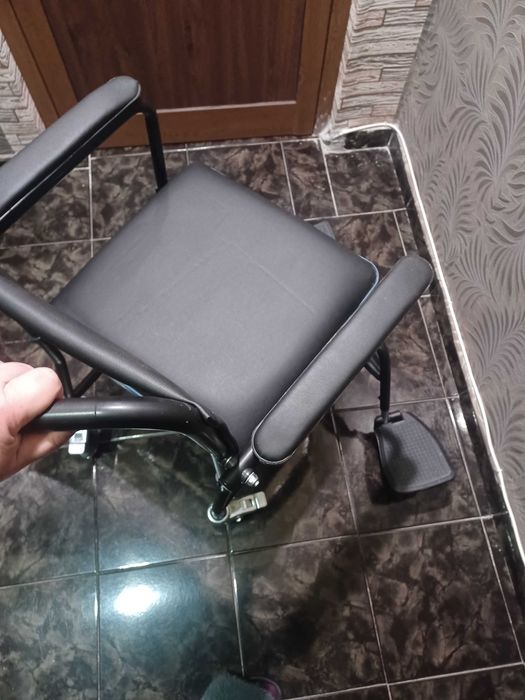 Комбиниран инвалиден тоалетен / стол за баня