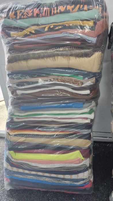 Vând haine second-hand extra, calitate premium.