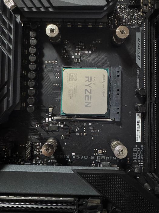 Дъно Asus Rog Strix X570