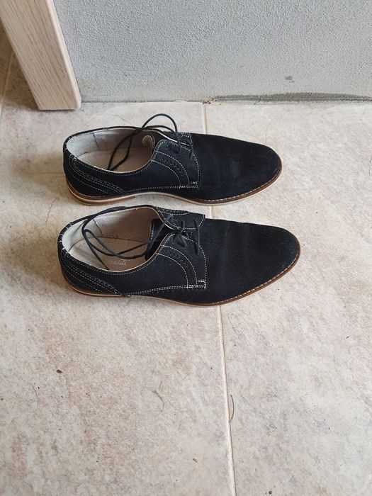 Vand pantofi barbatesti din piele intoarsa