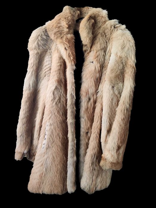 Палто с косъм, естествена кожа (вълк). Размер M-L. Произход: Germany