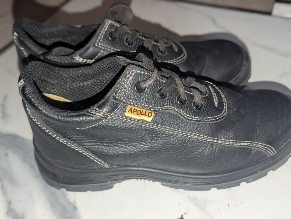 Продам спец обуви