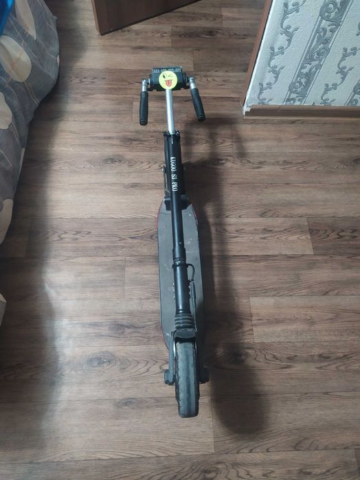 Электросамокат в отличном состоянии