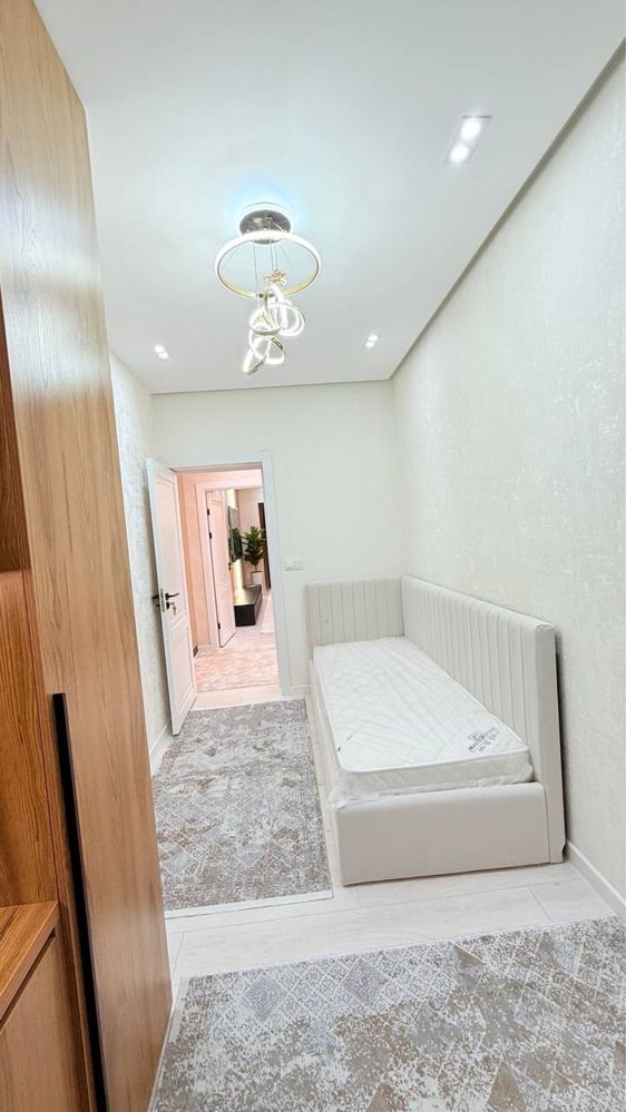 Срочно продается 4 комнатная квартира на Дружбе Народов