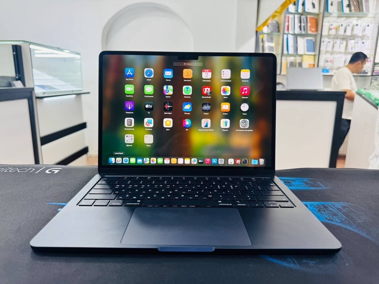 Продам MacBook Air M2 Blue в отличном состоянии с каробкой и гарантией