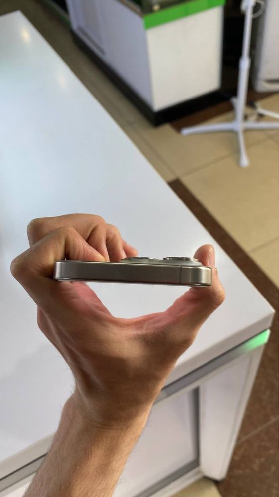 IPhone 15 pro 8/128