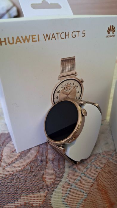 Смарт часовник Huawei Watch GT 5, 41mm, Pale Gold Stainless Steel Case