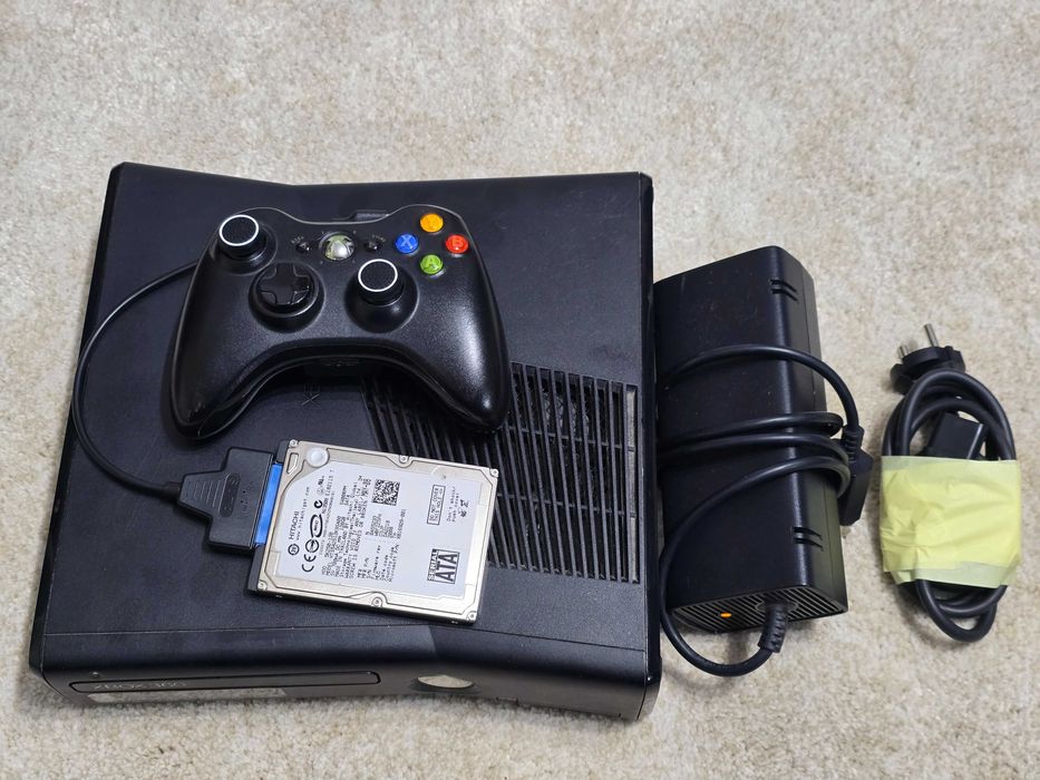 Vand consola Xbox360 Slim cu 50 jocuri
