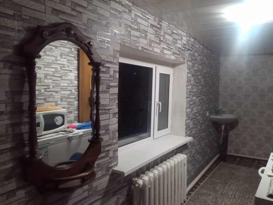 Поклейка обоев Аксу.