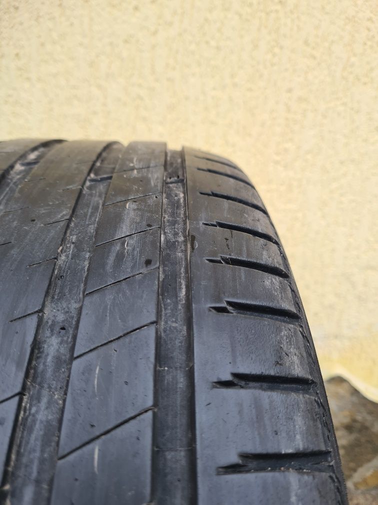 4 бр. летни гуми 235/55/19 Michelin 4 mm DOT 4015