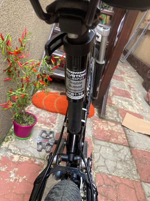 Bicicleta MTB full suspension Germania