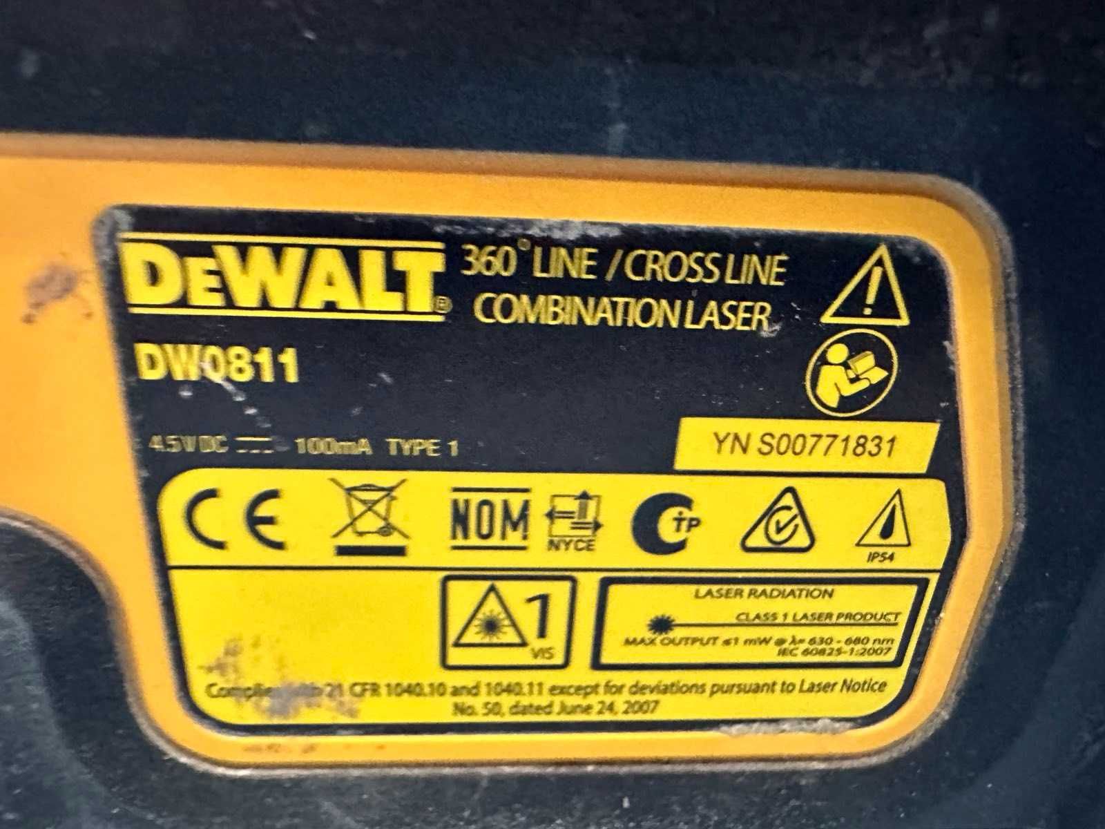 Линеен лазерен нивелир DeWALT DW0811, 30 м, 0.4 мм/м