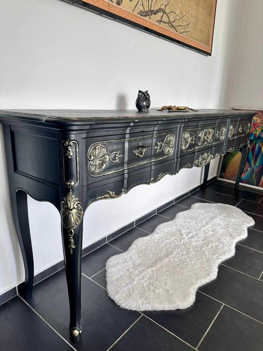 Comodă vintage elegantă în stil Louis XV – restaurată cu rafinament