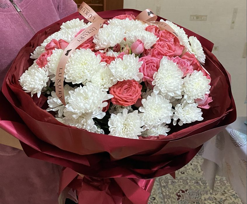 Хризантема с розами.Продам красивые цветы за дешево Доставка беспалтно