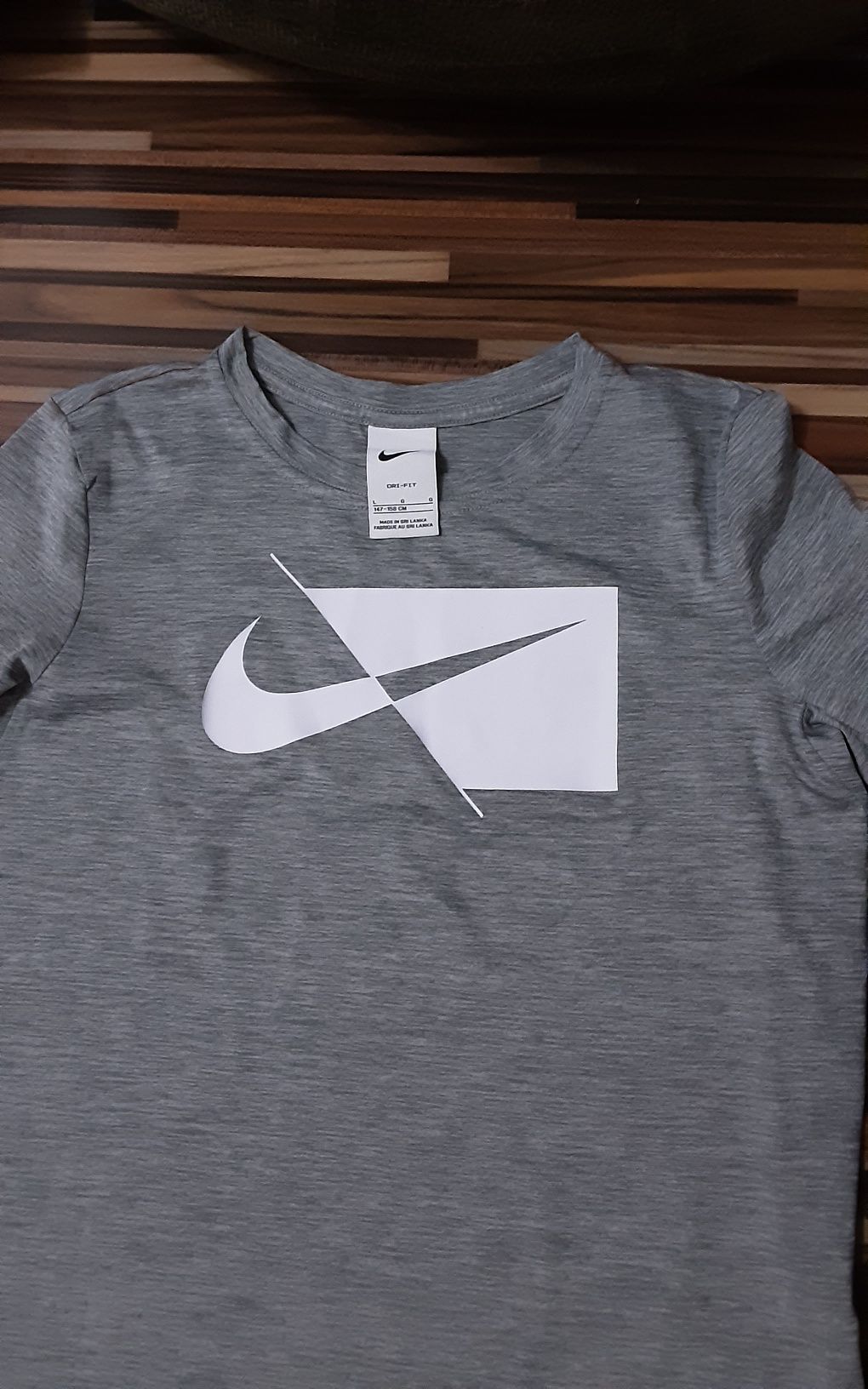 (L 147-158) NIKE оригинални къси панталони(35лв) и тениски(30лв)