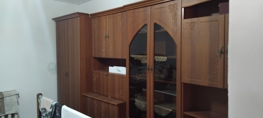 Сервант в отличном состоянии