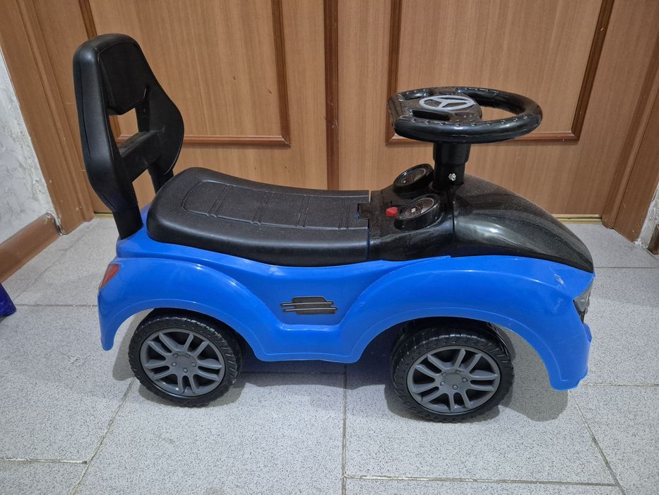 Машинка детская, каталка.