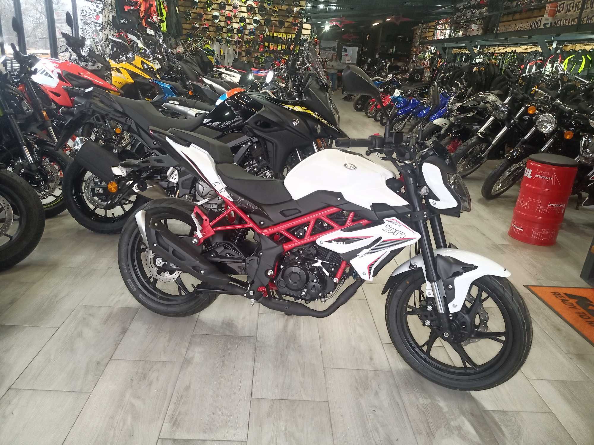 Benelli BN125 Nou 0km-pret SPECIAL- prin EST BIKE Campina