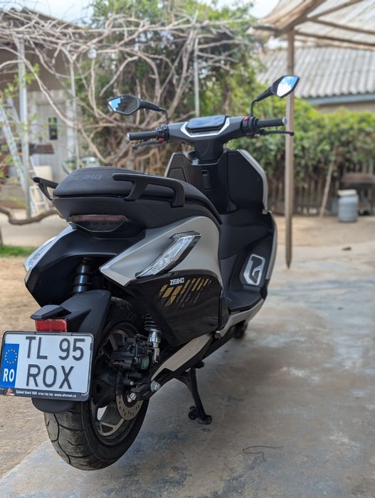 Scuter electric CF moto Zeeho AE8S+
