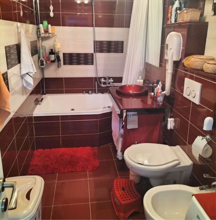 Vand / Schimb apartament 3 camere cu apartament cu 2 camere