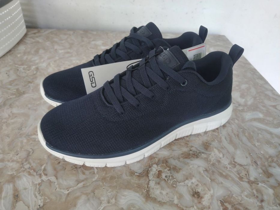 Кроссовки размер 42