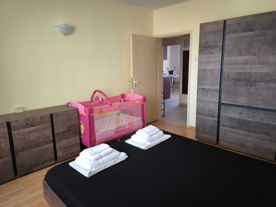 Тристаен обзаведен апартамент с гараж над ГРАНД МОЛ