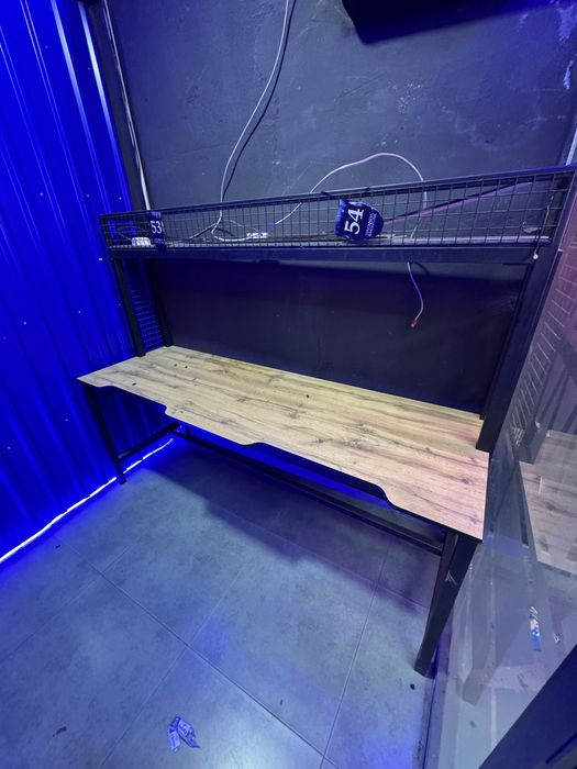 Игровой стол для компьюерного клуба.