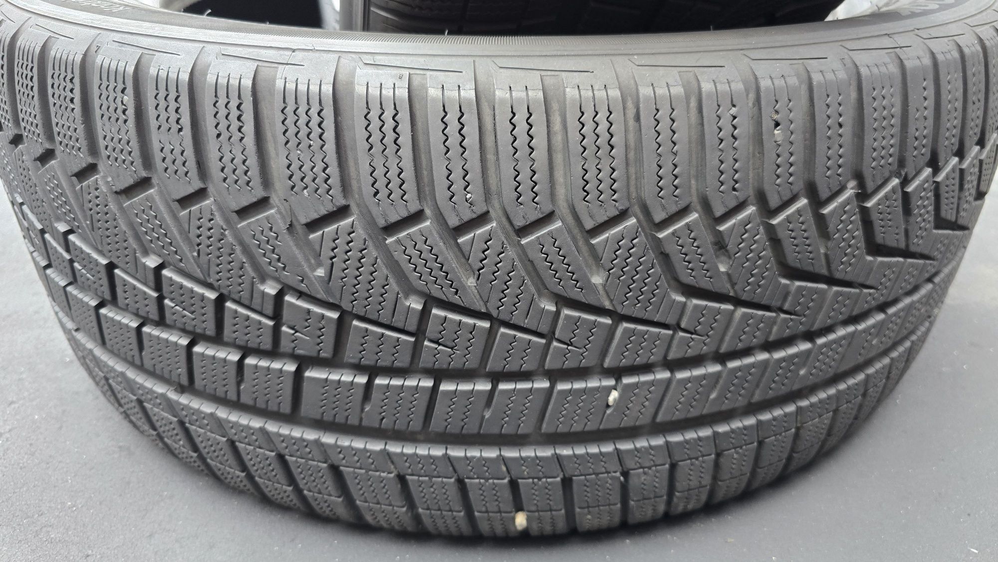2 anvelope iarnă Hankook 255/45/19