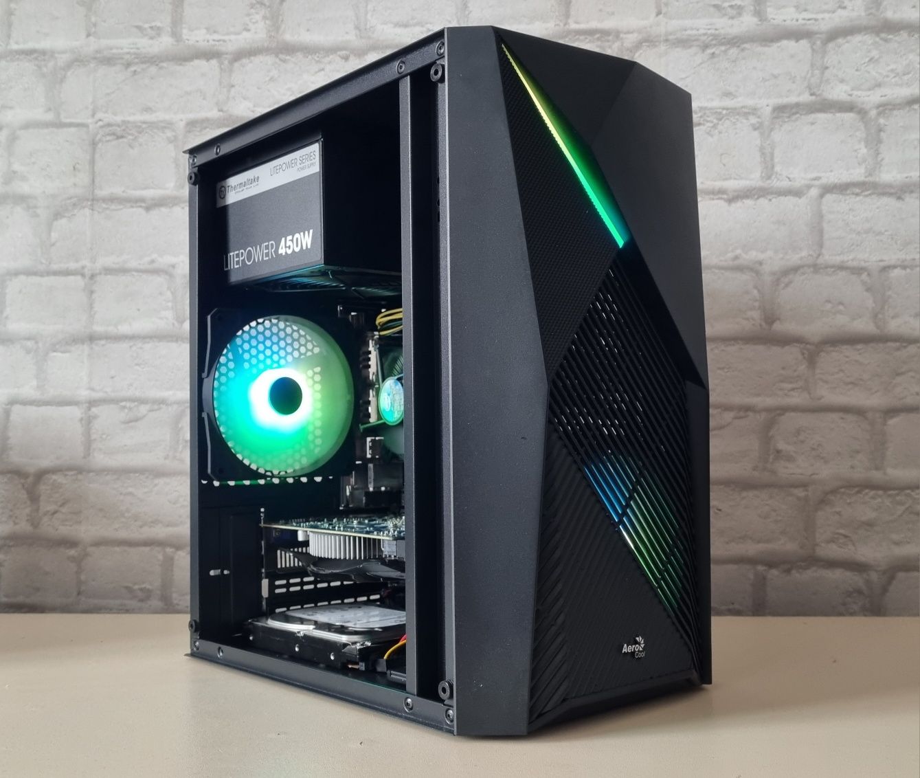 Unitate PC: i5 4670/16GB RAM/GT 740 2GB GDDR5/256GB SSD/1TB HDD/ARGB