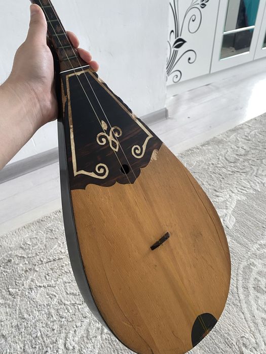 Домбыра сатылады