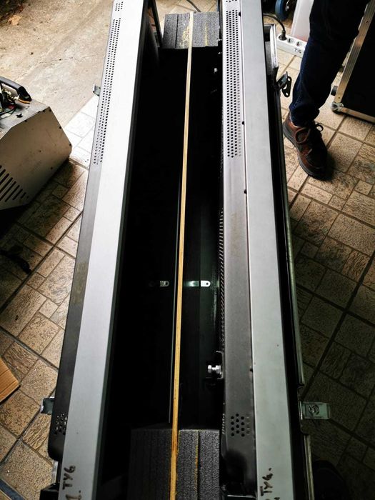 Vand 2 monitore panasonic th 42pwd8es + cutie depozitare si transport