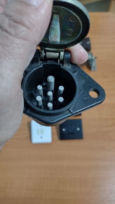 4*Prize și întrerupătoare CC/CA , rezistență CC