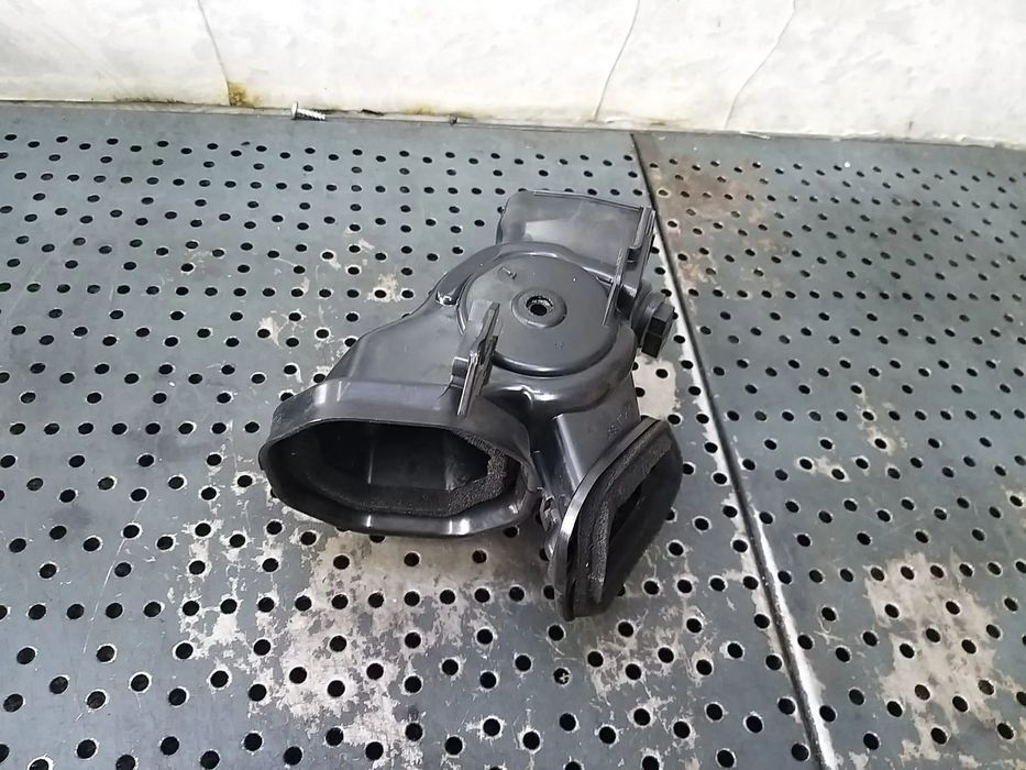 Conducta ventilatie stanga interior mercedes c class w205 a2058300100